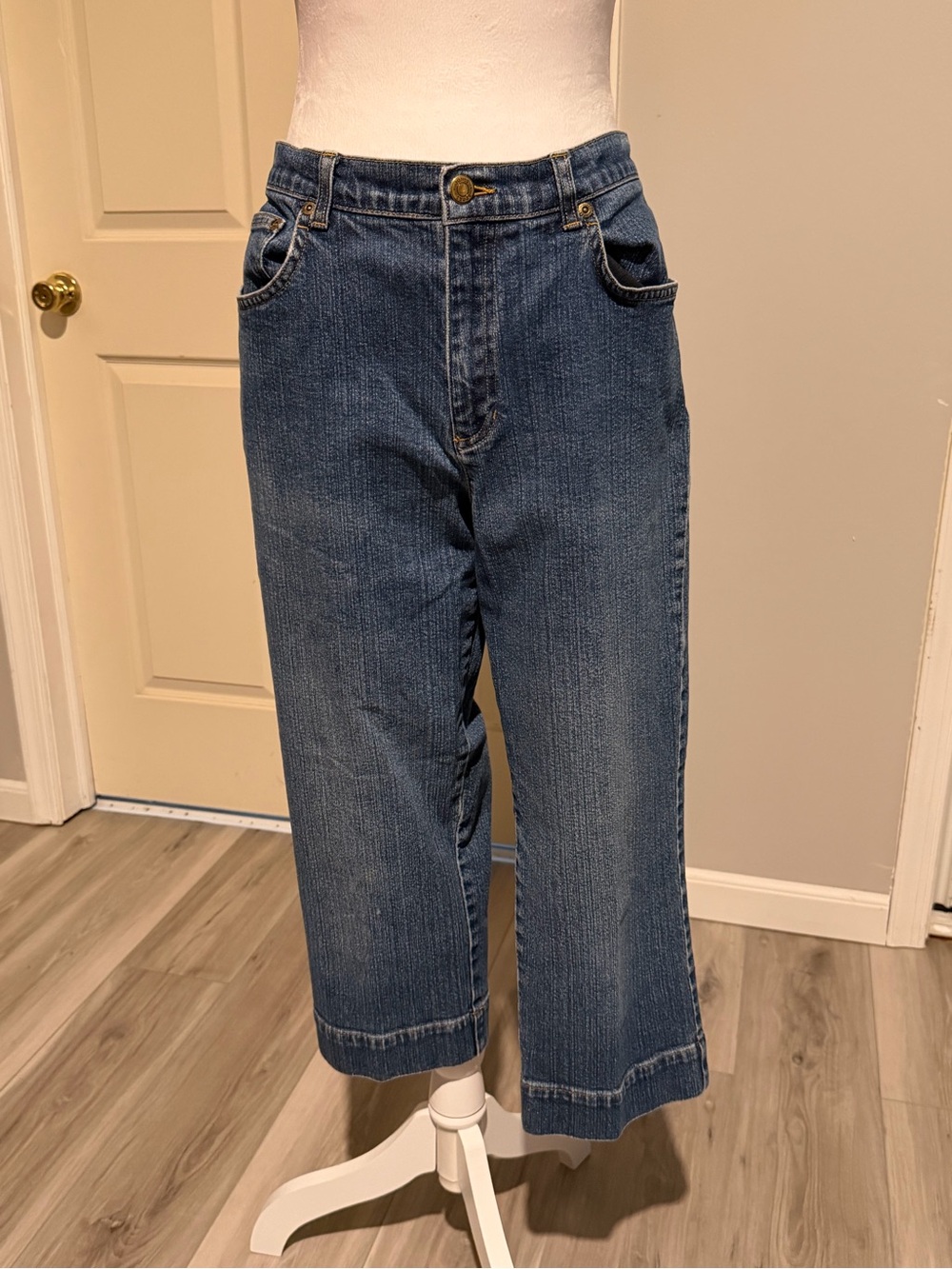Classic Mid Blue Straight-Leg Women’s Crop Jeans